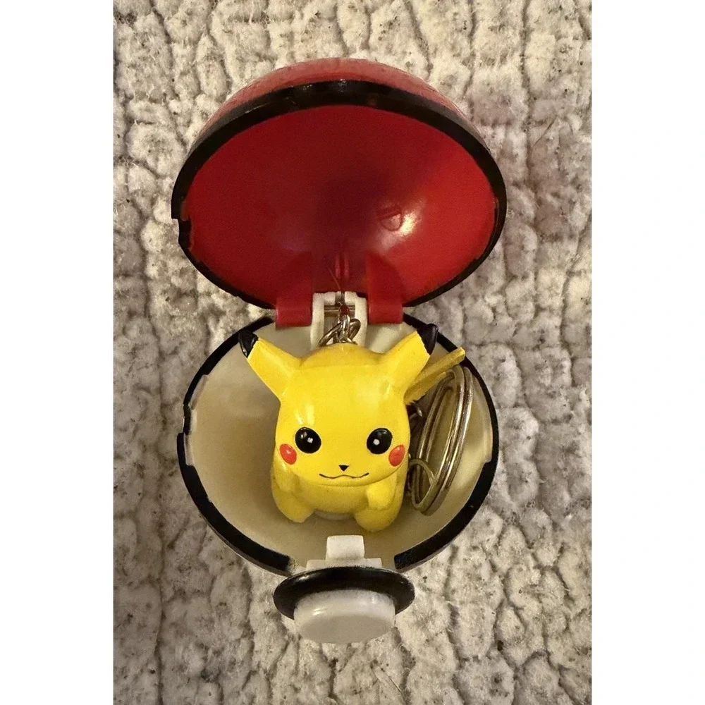 1999 Pokemon Pikachu Basic Fun Keychain w/ Pokeball